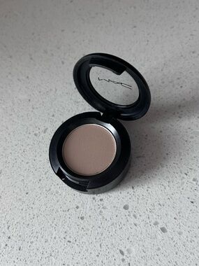 MAC Cosmetics Eyeshadow - Omega Matte BNIB